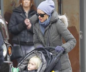 2011__01__naomi_watts_jan28_49a 300×269.jpg