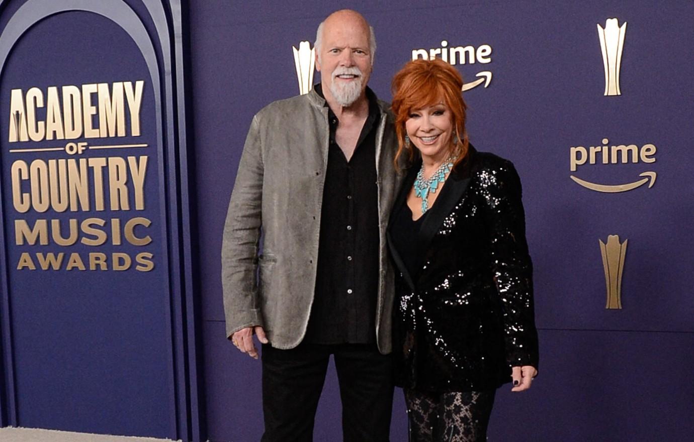 reba mcentire reveals what working with boyfriend rex linn was like