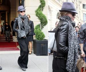 2010__08__Madonna_Aug2_3a 300×256.jpg