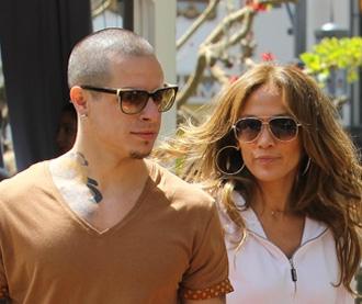 Jlo casper smart may23 m.jpg