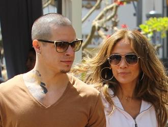 Jlo casper smart may23 m.jpg