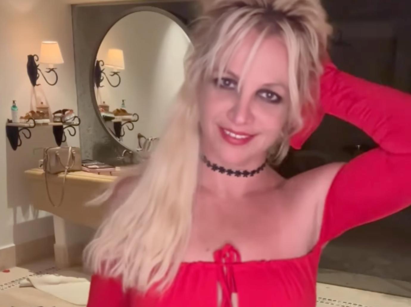 Britney Spears Suffers Embarrassing Wardrobe Malfunction In Mexico