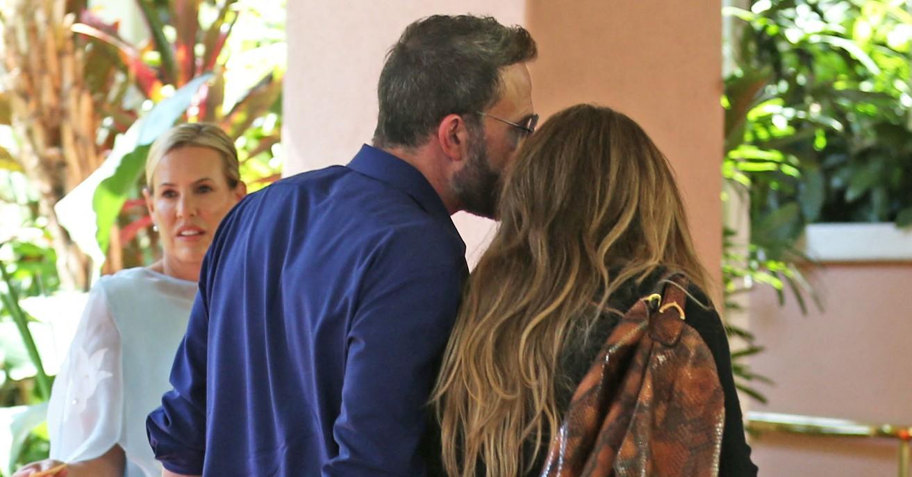 jennifer lopez ben affleck seen kissing holding hands