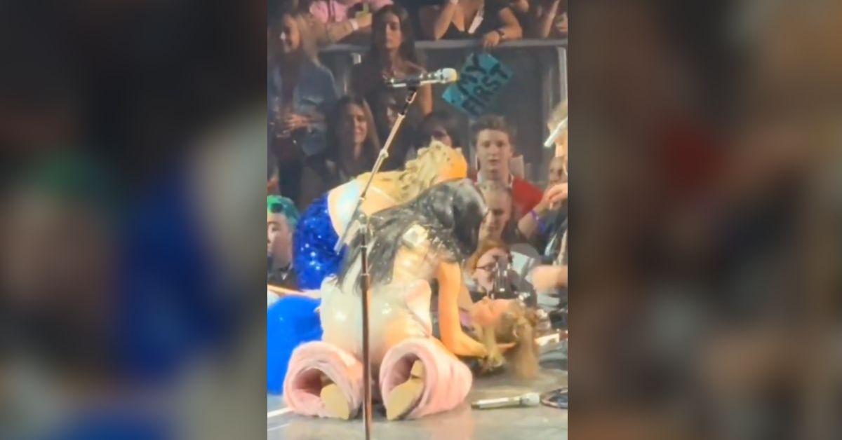Image of Katy Perry took care of her fan on stage.