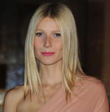 2010__04__okmagazine_gwyneth paltrow 221×225.jpg