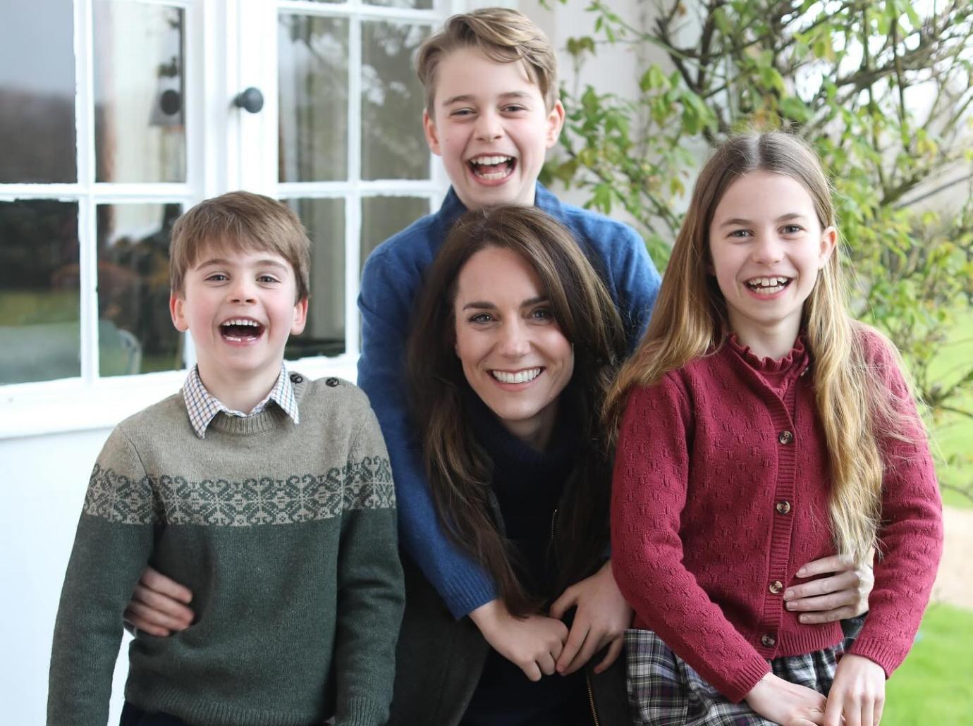 kate middleton photo recalled manipulated mothers day royals