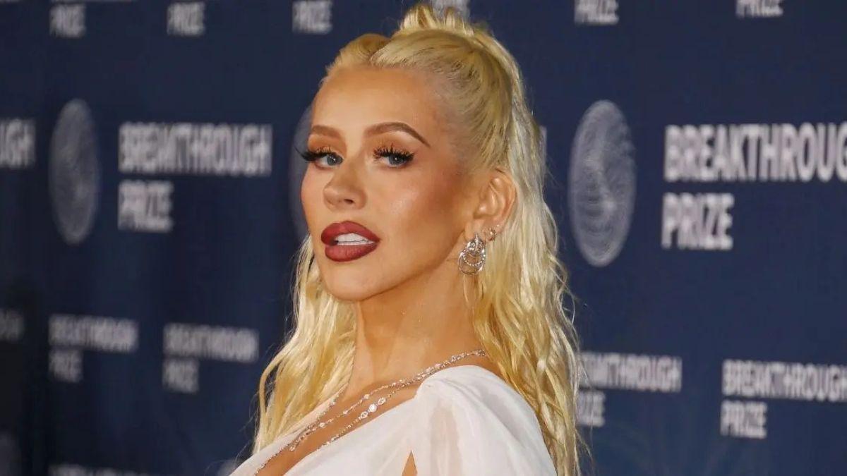 Photo of Fans asked for Christina Aguilera's 'witch' in regards to how good she looked at 45.