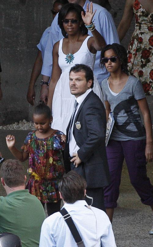 2009__07__fp_3242840_barm_obama_family_070809.jpg