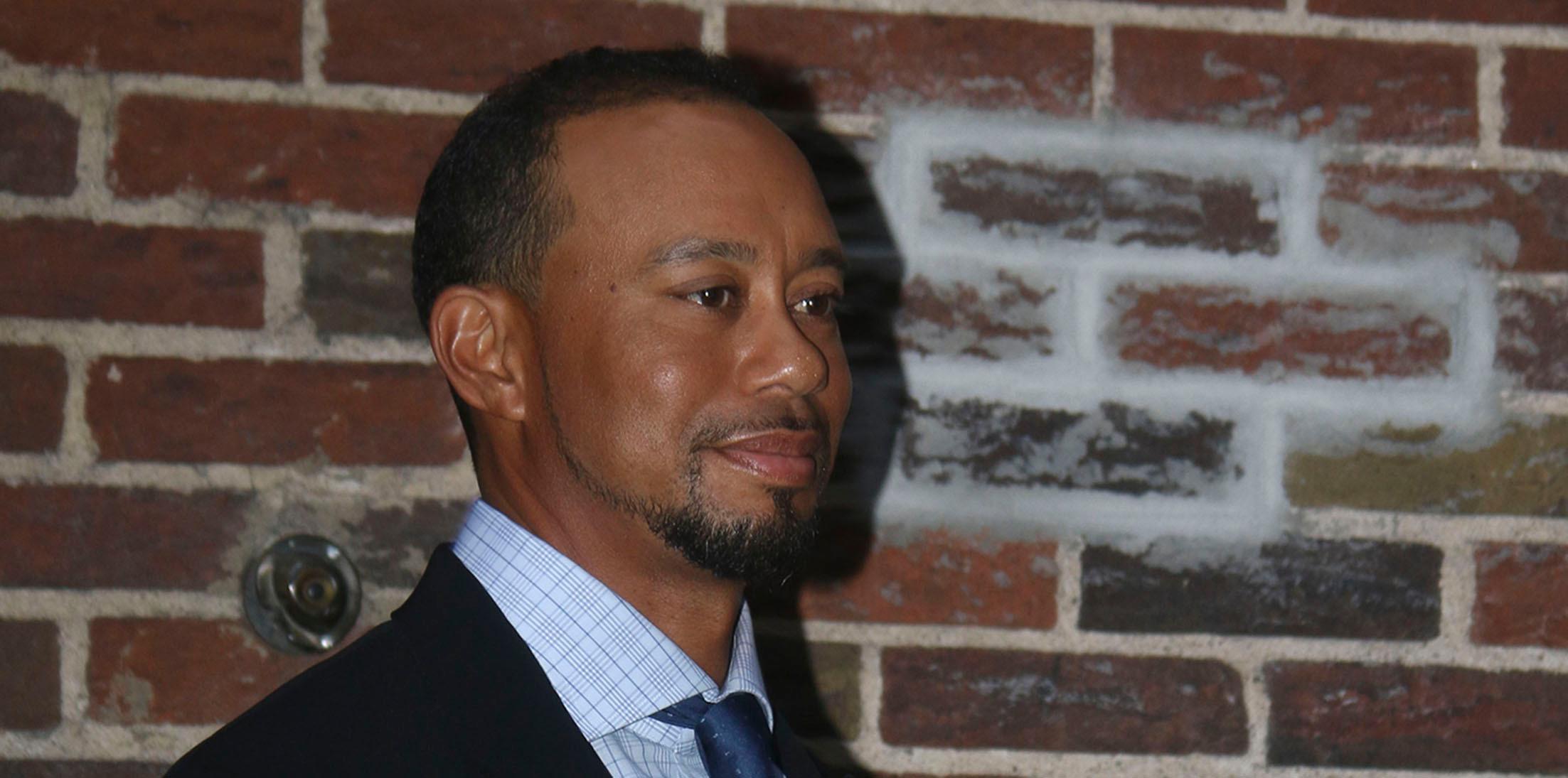 Tiger Woods dashes out of &#8216;The Late Show with Stephen Colbert&#8217;