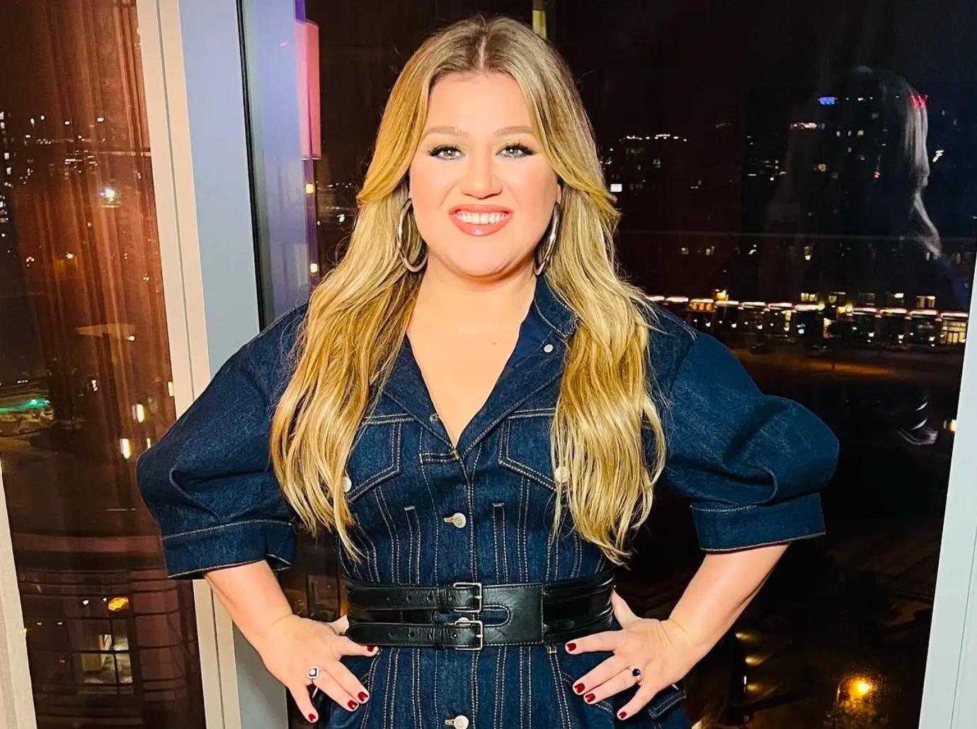 kelly clarkson depressed move new york city divorce