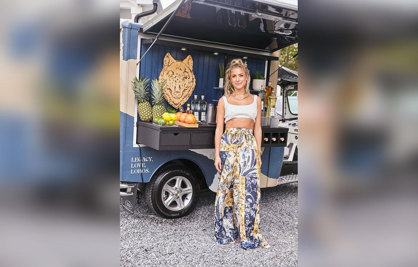 kristin cavallari lobos  tequila