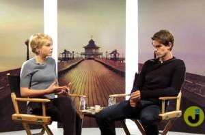 2010__09__Carey_Mulligan_Andrew_Garfield_Sept24newsnea1 300×198.jpg