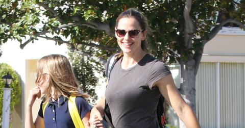 Jennifer Garner Picks Kids School Amid Ben Affleck Groping Scandal Photos hero