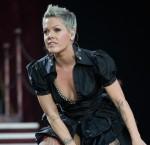 2010__07__okmagazine_pink1 150×145.jpg