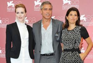 2011__09__George Clooney Skinny Dipping Sept28 300×204.jpg