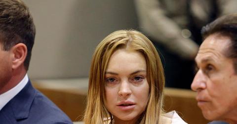 Lindsay Lohan Leaves Rehab Mom Dina