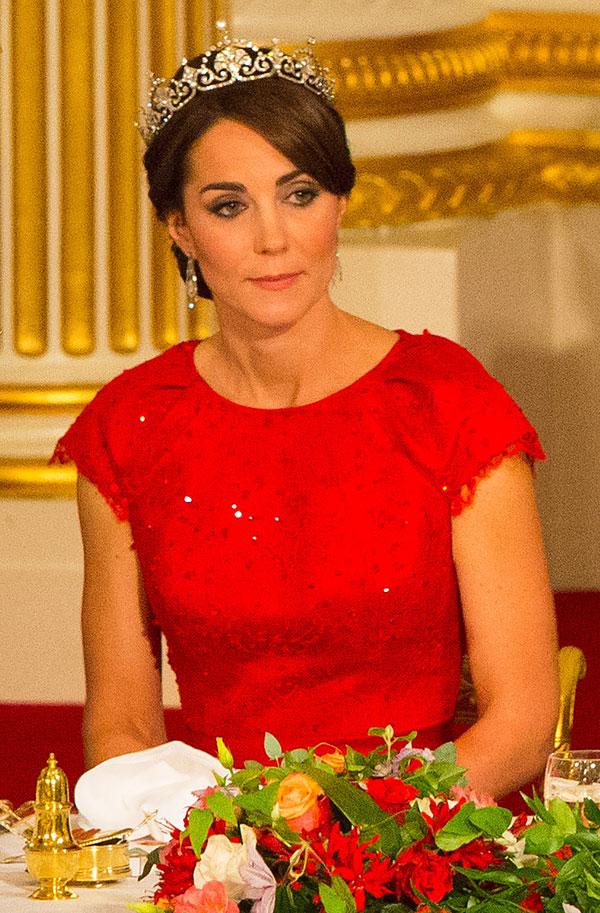 Kate middleton tiara red gown 08