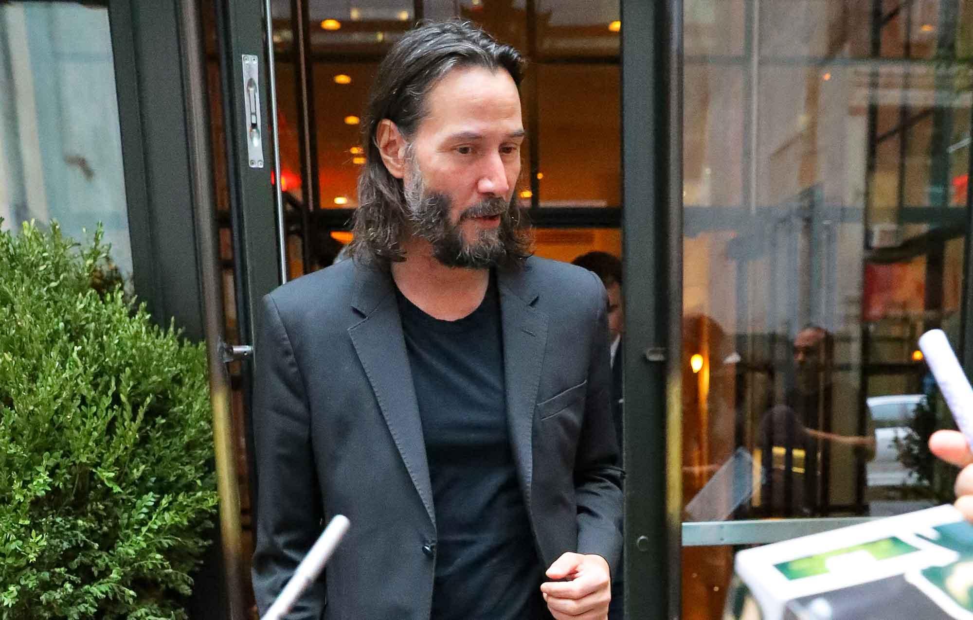 keanu reeves feels matthew perrys diss came out of left field