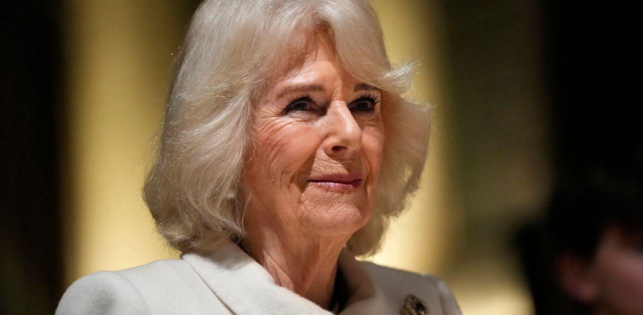 inside queen camilla purse