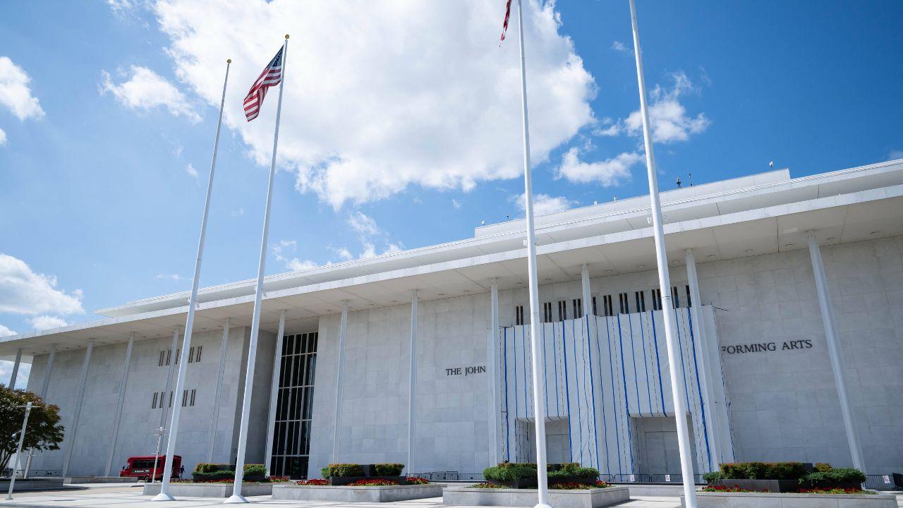 Photo of The Kennedy Center board argues Trump will only help if he gets his name on the building.