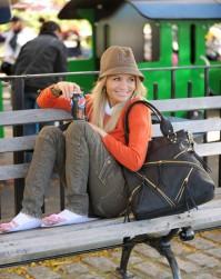 2010__11__KristinChenoweth 199×300.jpg