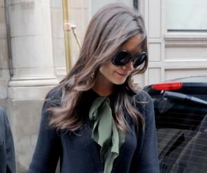 2011__03__katie_holmes_blinksmarch21 300×288.jpg