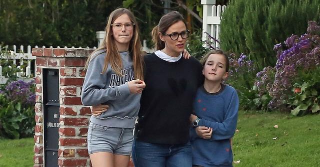 jennifer garner stopped mom guilt listening own mothers advice