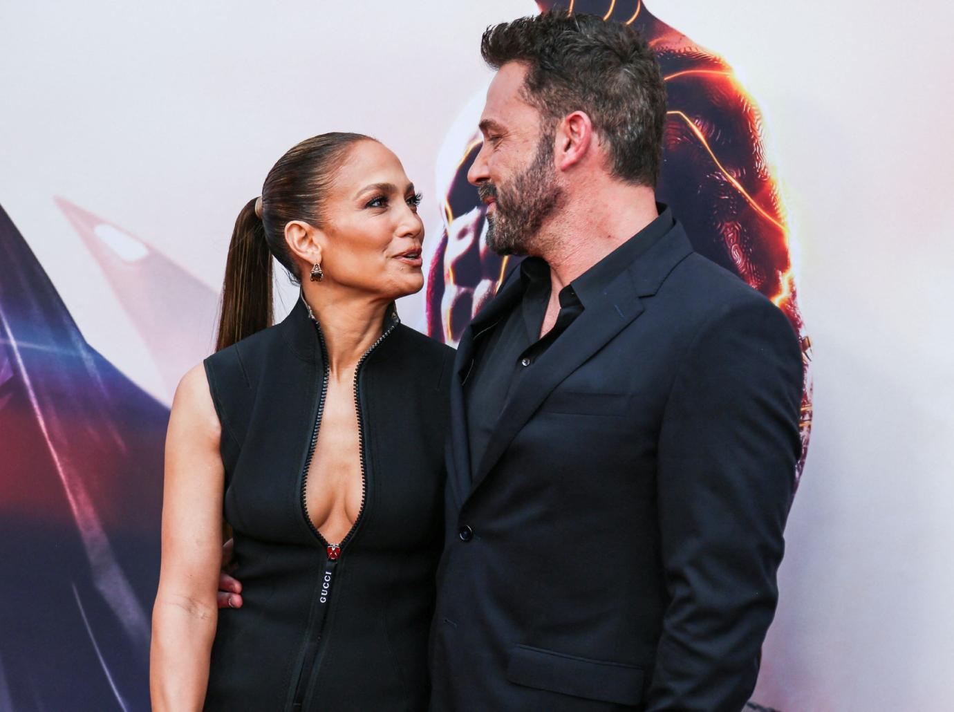 ben affleck jennifer lopez flea market lacma gala