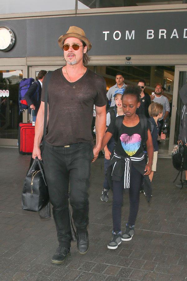 Traveling For 8! Angelina Jolie, Brad Pitt And The Whole Brood Cause  Commotion At The Airport