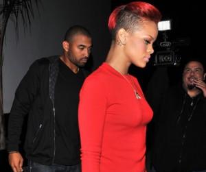 2010__06__Rihanna_Matt_June22_61a 300×255.jpg