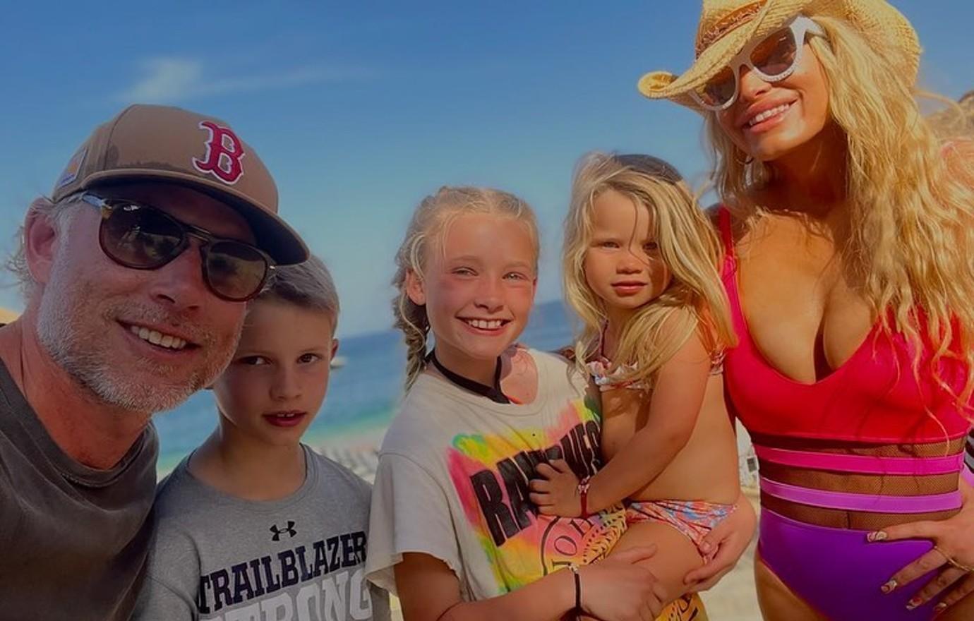 February 4, 2020, New York, New York, USA: Singer/actress/ personality JESSICA  SIMPSON with her family ERIC JOHNSON, BIRDIE MAE JOHNSON, ACE KNUTE JOHNSON  and MAXWELL DREW JOHNSON, where she promoted her new