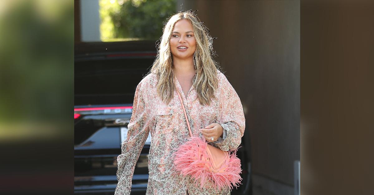 chrissy teigen slammed kitson boutique wall of shame following cyberbullying scanadal