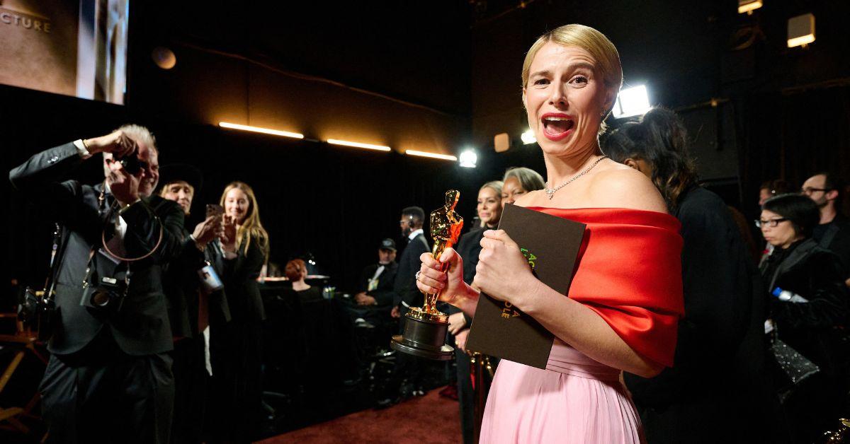 image of Jessie Buckley thanked her husband during her speech.