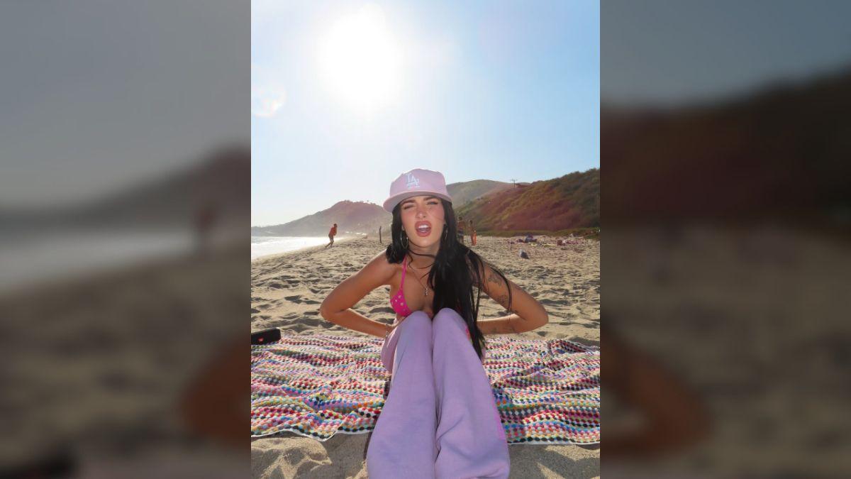 Photo of Sami Sheen stripped her sweatpants mid-photoshoot.
