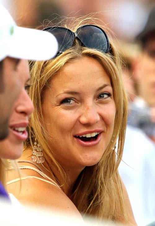 PHOTOS Kate Hudson Shows Off Her Yankee Pride