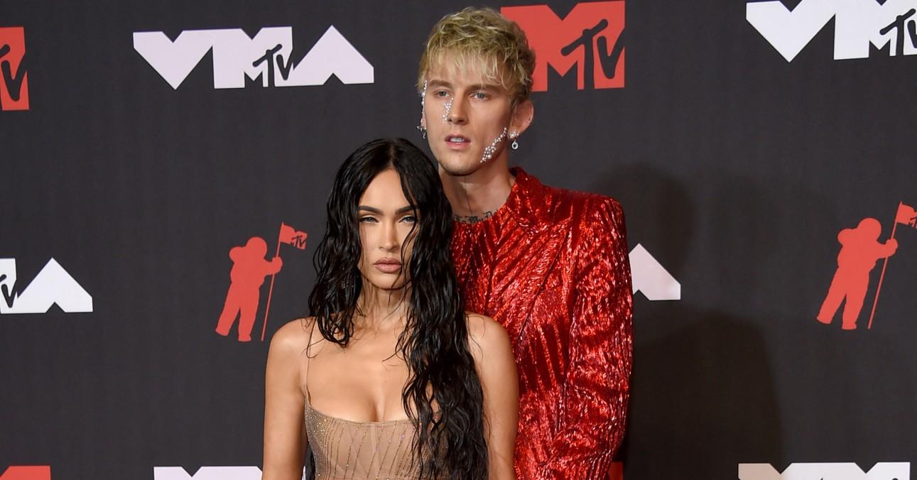 devastated megan fox still loves machine gun kelly after split