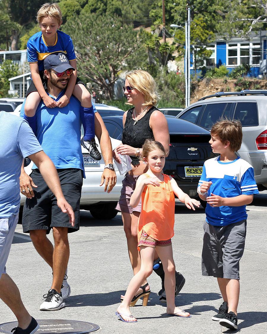 britney spears charlie ebersol jayden soccer game foot brace