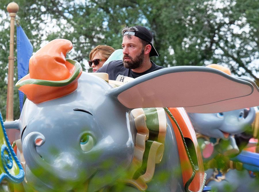 Ben affleck jennifer garner date disney world fame 03