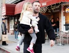 2009__11__fp_4107639affleckhorz 225×171.jpg