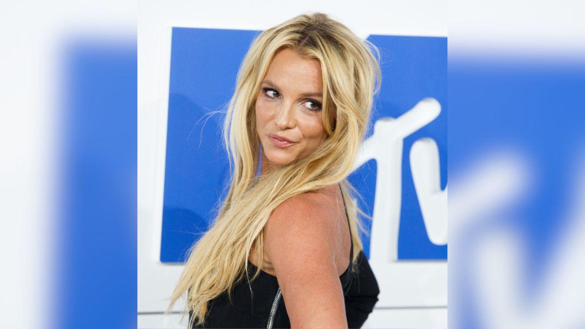 Image of Britney Spears entered rehab after arrest.
