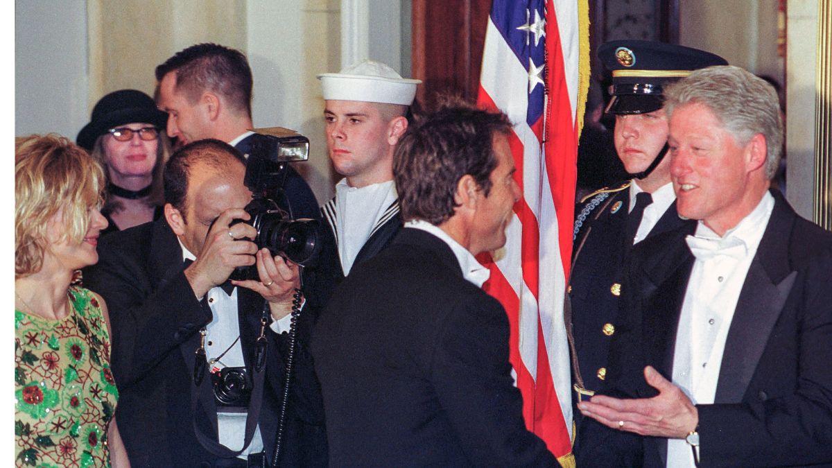 Image of Dennis Quaid and ex-wife Meg Ryan with former President Bill Clinton.