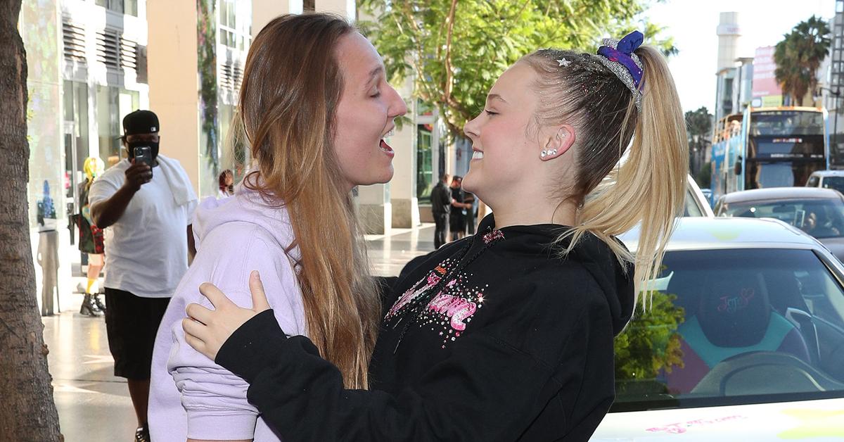 jojo siwa boast new gig peacock tv following split gf kylie prew dwts partner jenna johnson