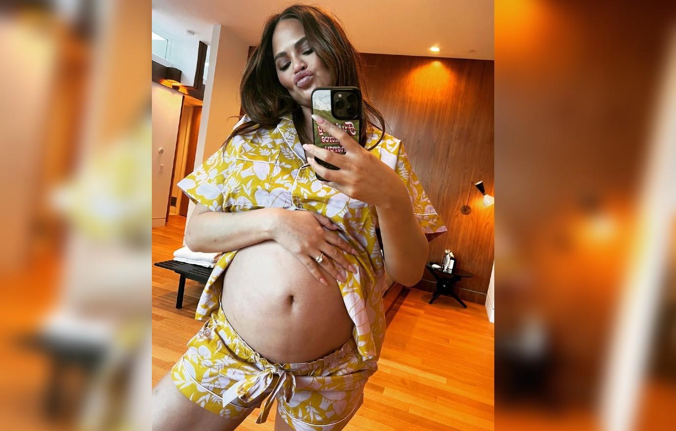 Baby bump? 6-pack mommies draw fire for bragging about their no-belly  pregnancies