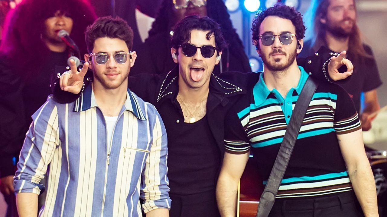 Image of the Jonas Brothers.