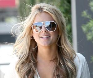 2010__08__Ali_Fedotowsky_Aug2_682 300×289.jpg