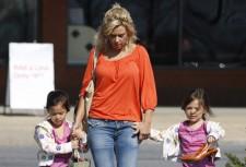 2010__04__Kate_Gosselin_April2_MAIN 225×153.jpg