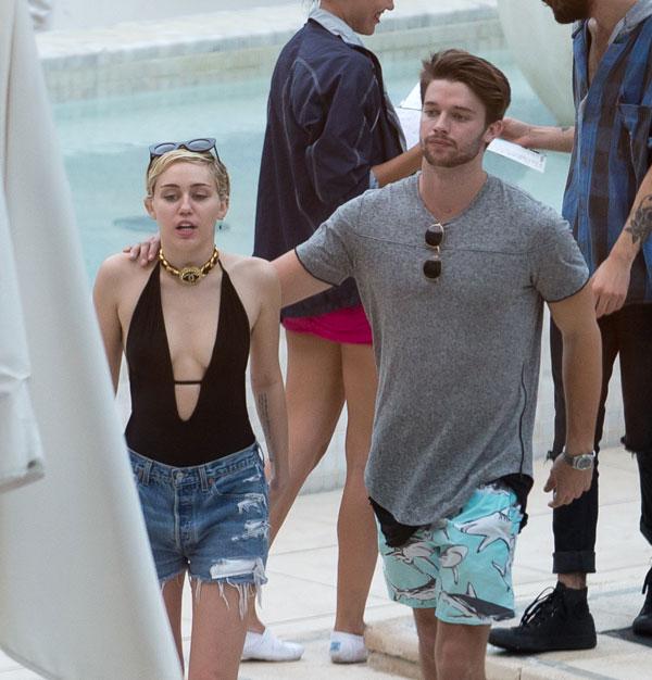 Miley cyrus liam hemsworth support03