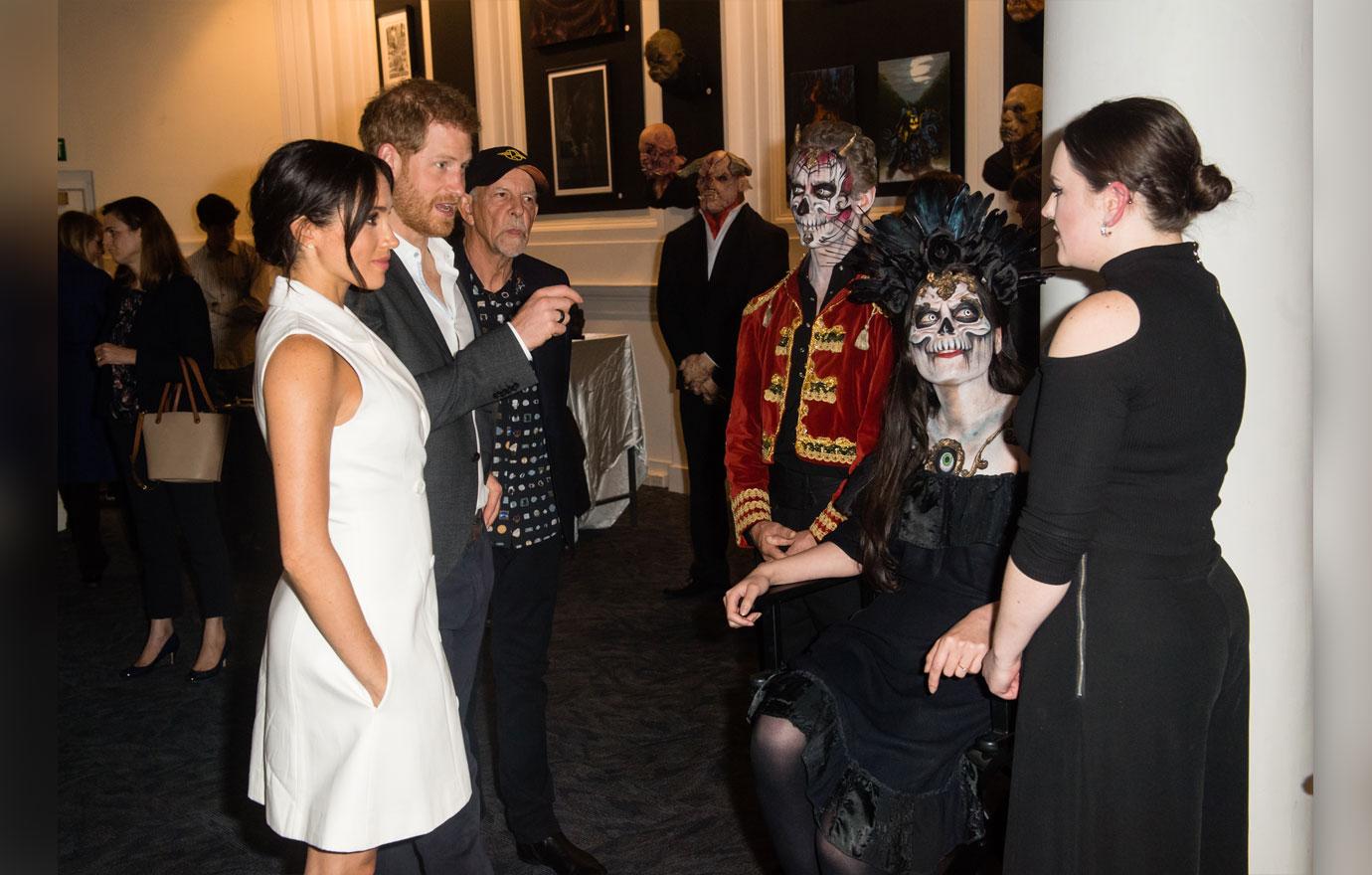 Meghan markle terrified actors in halloween costumes 5