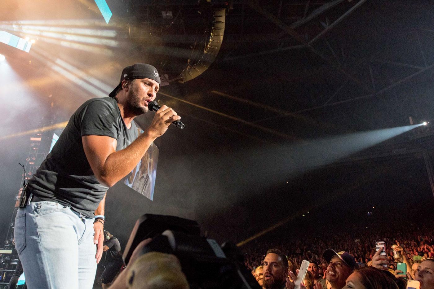 Luke Bryan Lashes Out Music Critics Pick Another Artist 01