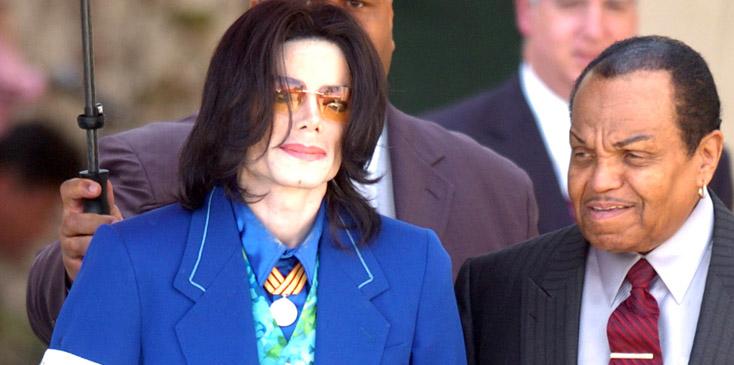 Michael Jackson court case 160305 leaving